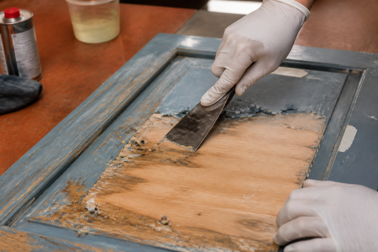 Comment enlever de la peinture sur du bois sans poncer ?
